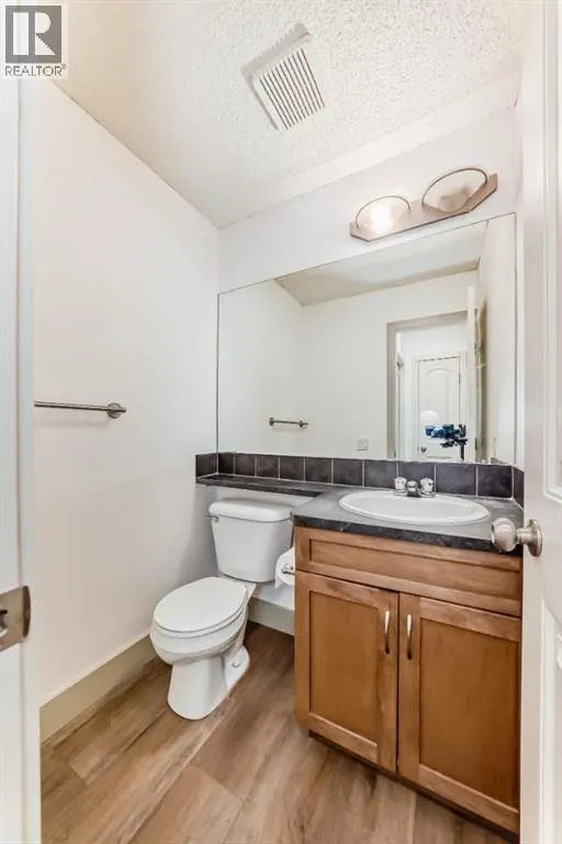 8, 220 Village Terrace SW