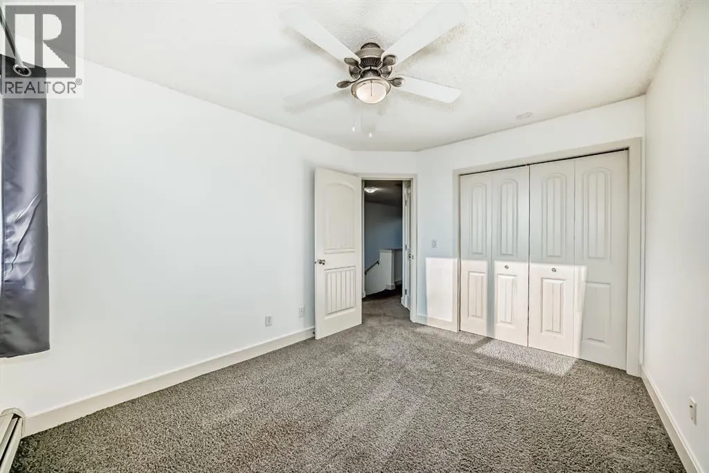 8, 220 Village Terrace SW