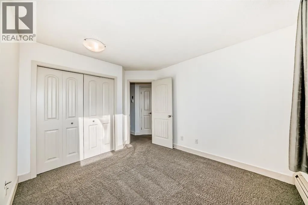 8, 220 Village Terrace SW