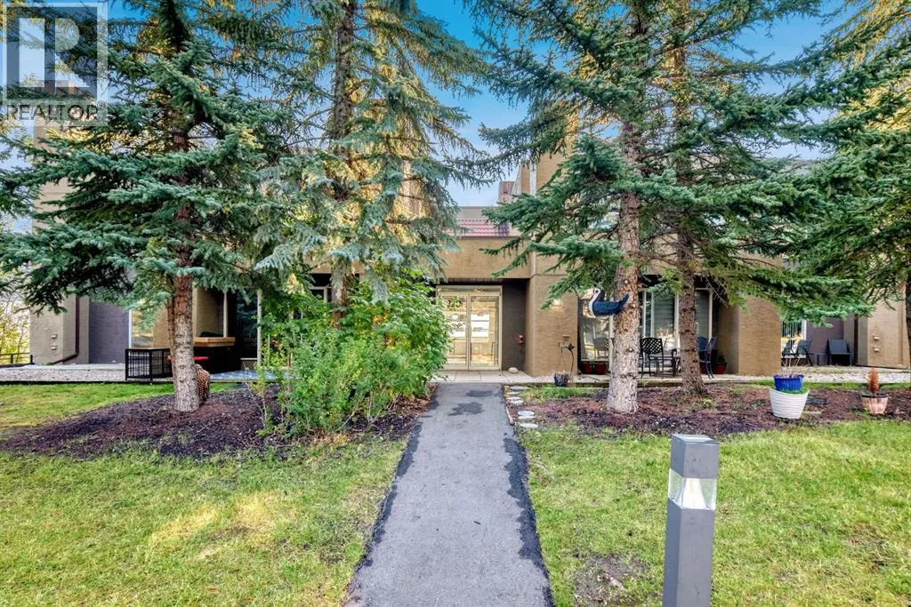 8, 220 Village Terrace SW