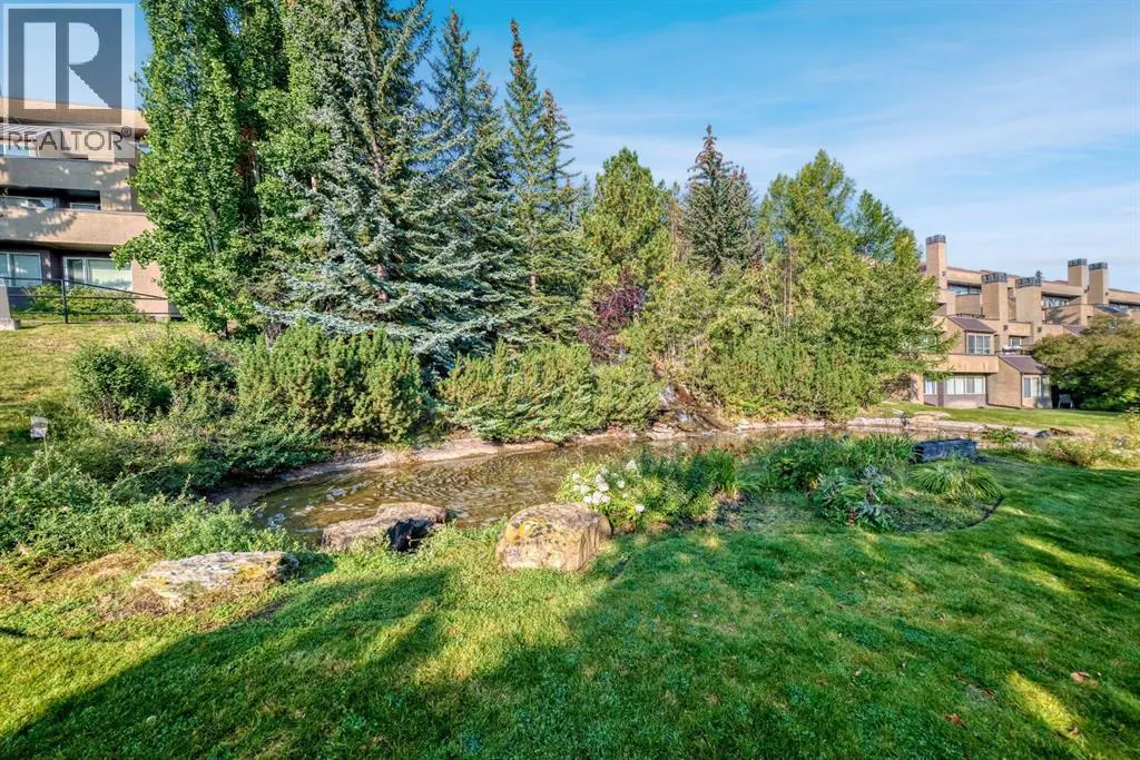 8, 220 Village Terrace SW