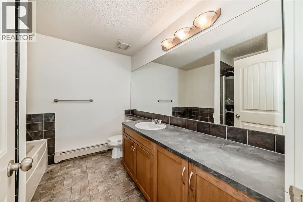 8, 220 Village Terrace SW