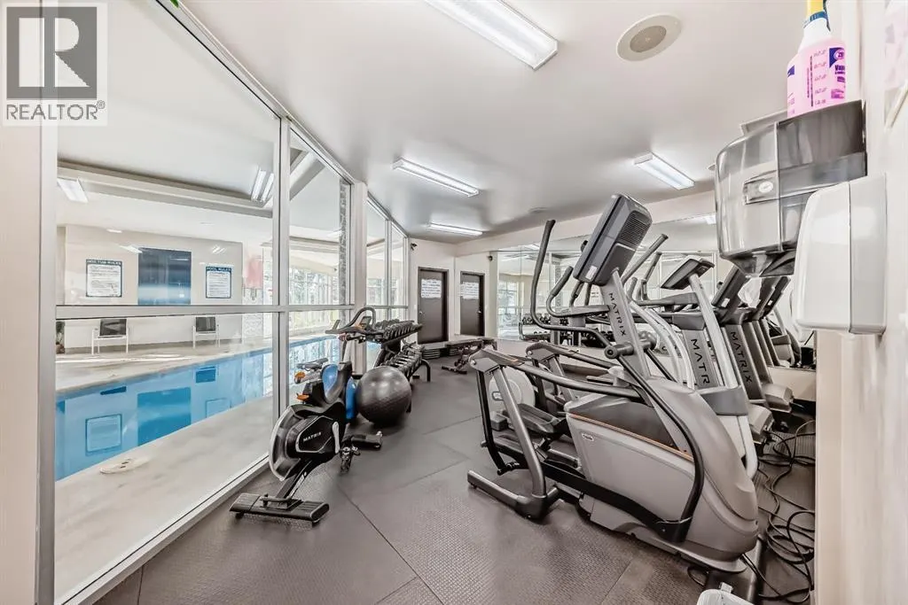 8, 220 Village Terrace SW