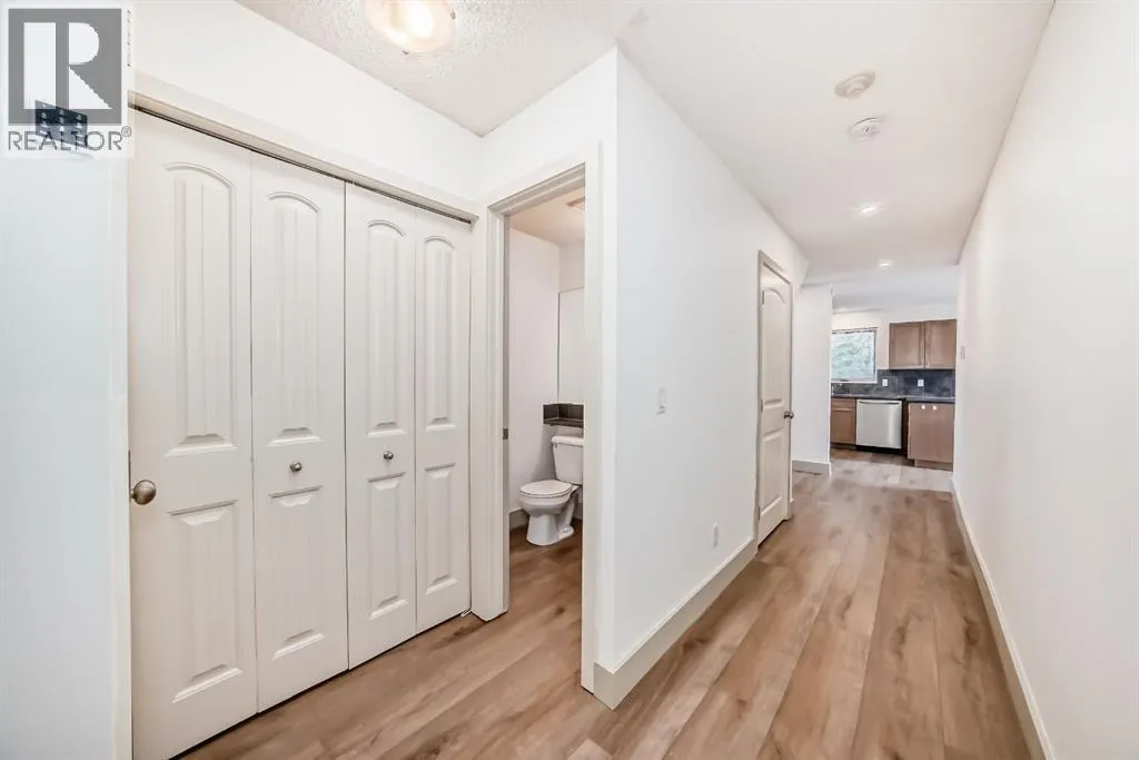 8, 220 Village Terrace SW