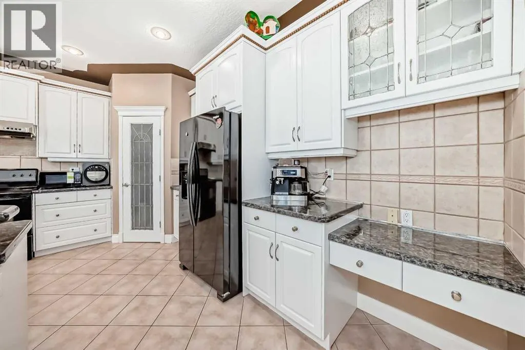 73 Simcoe Close SW