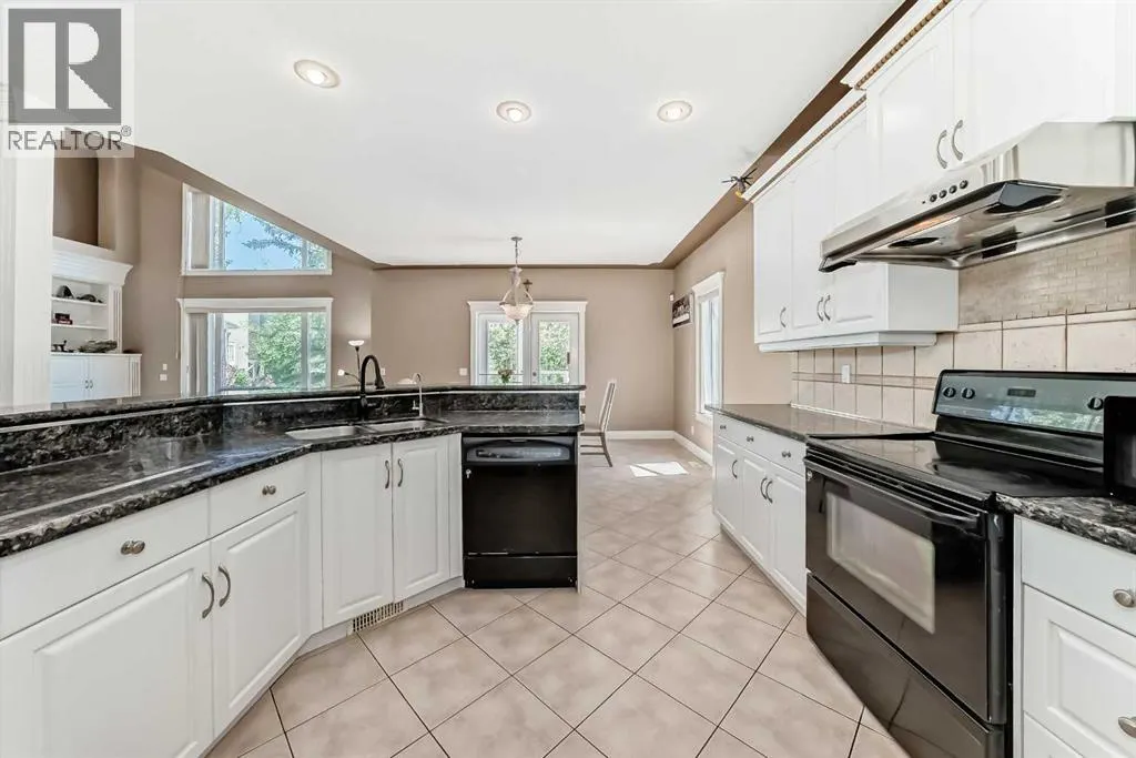 73 Simcoe Close SW
