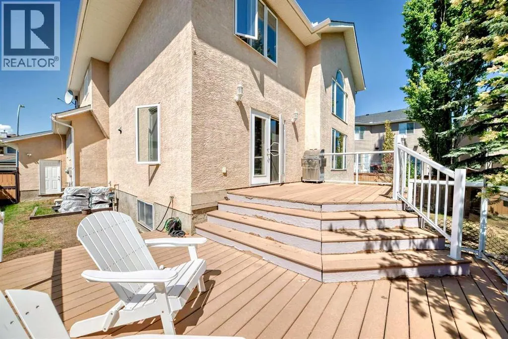 73 Simcoe Close SW