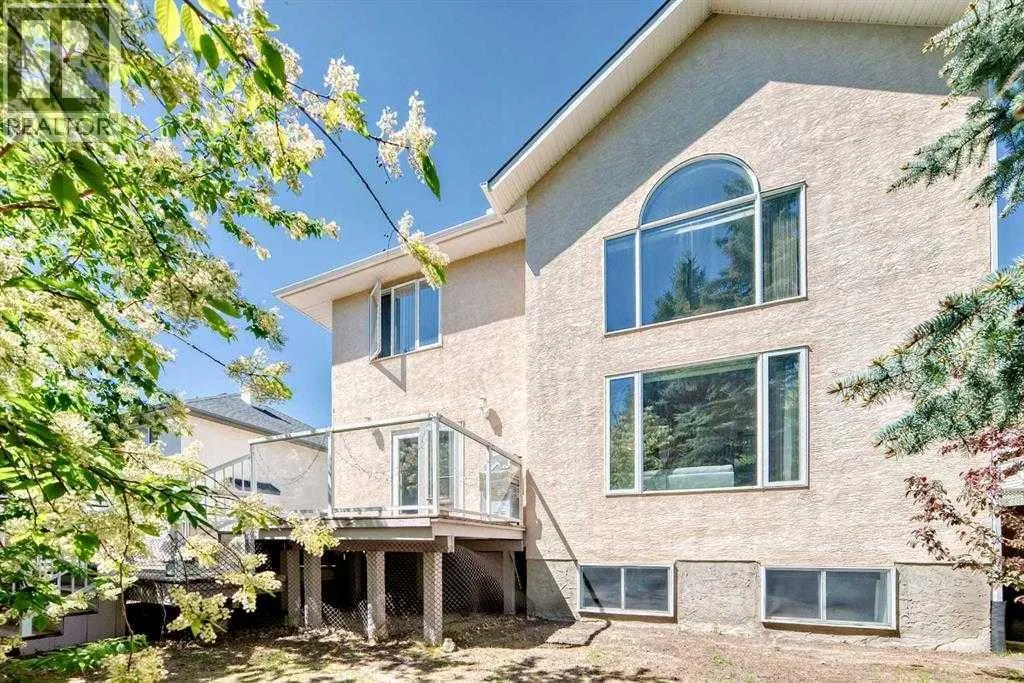 73 Simcoe Close SW
