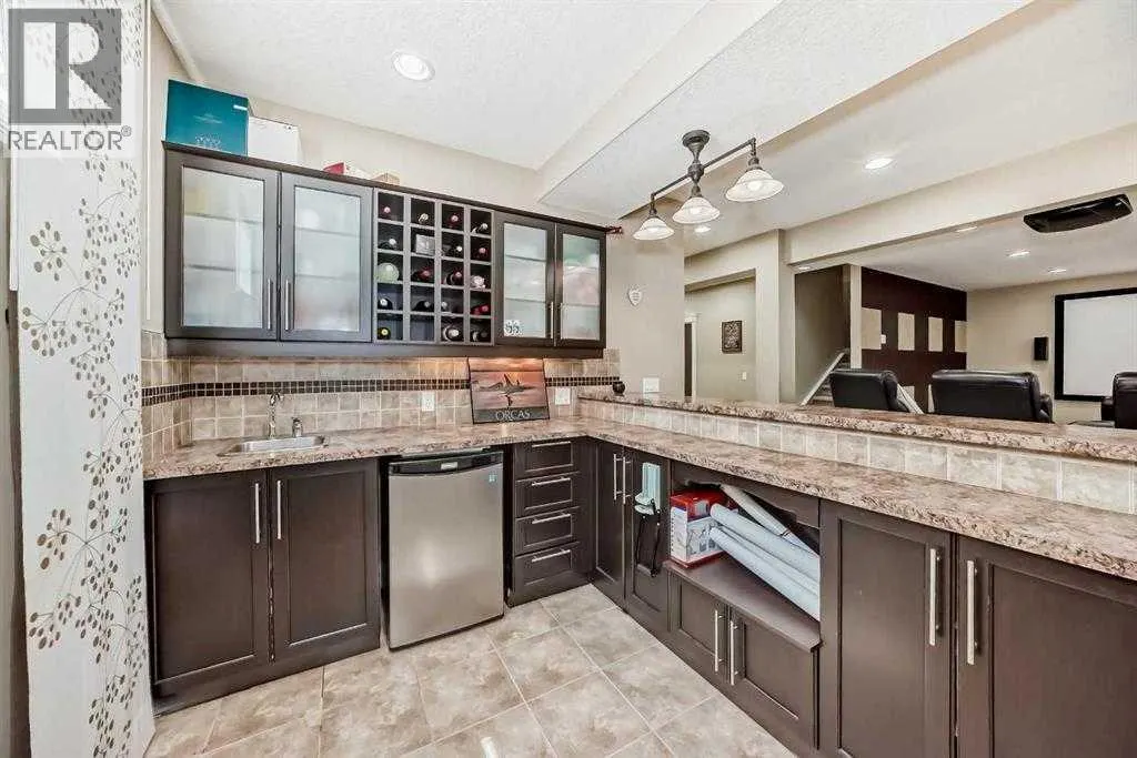73 Simcoe Close SW