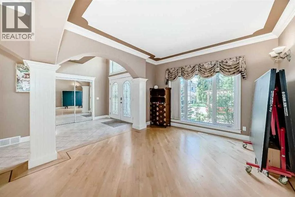 73 Simcoe Close SW