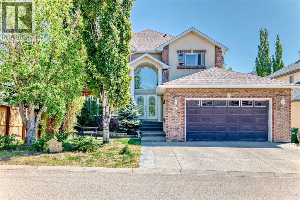 73 Simcoe Close SW
