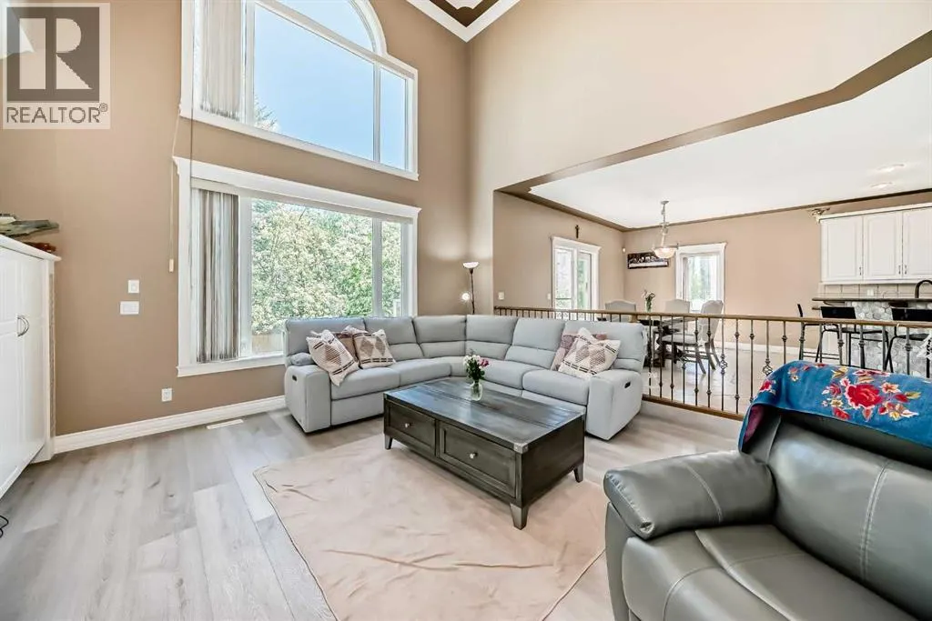 73 Simcoe Close SW
