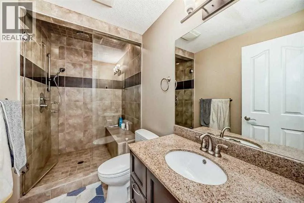 73 Simcoe Close SW