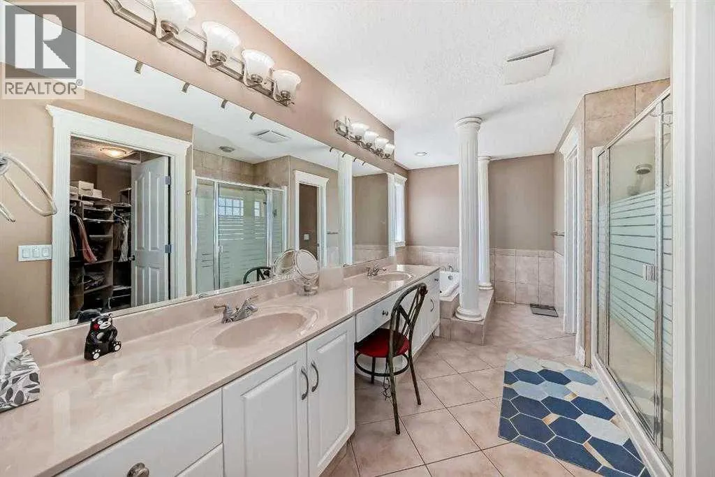 73 Simcoe Close SW