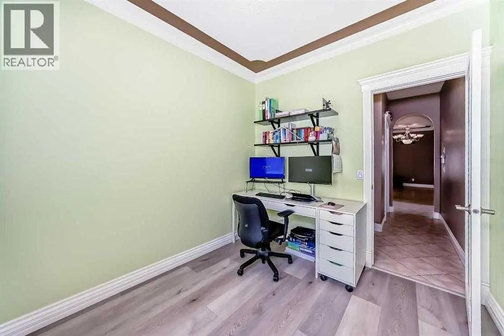 73 Simcoe Close SW