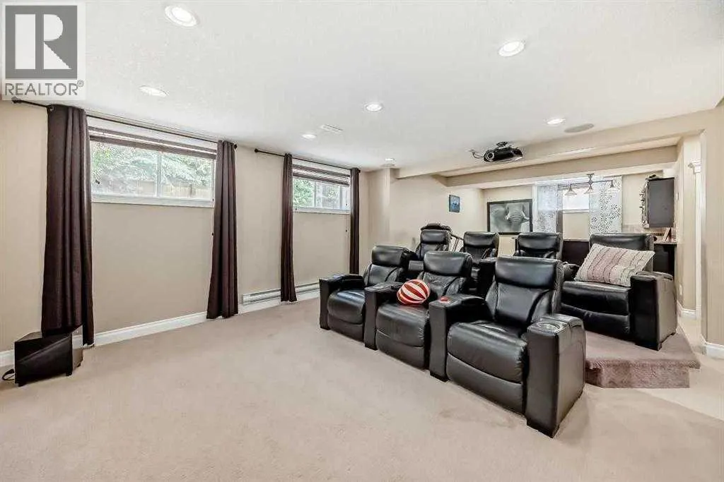 73 Simcoe Close SW