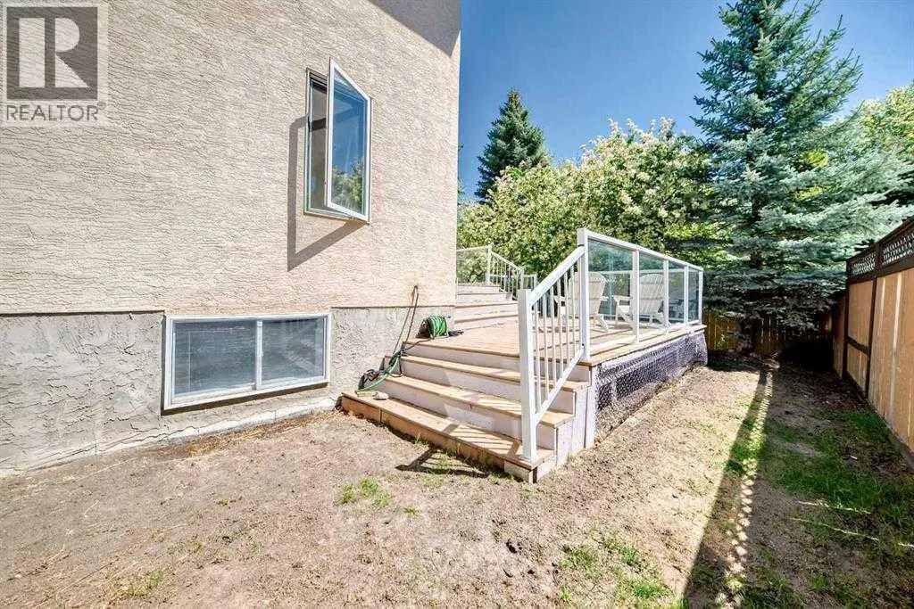 73 Simcoe Close SW
