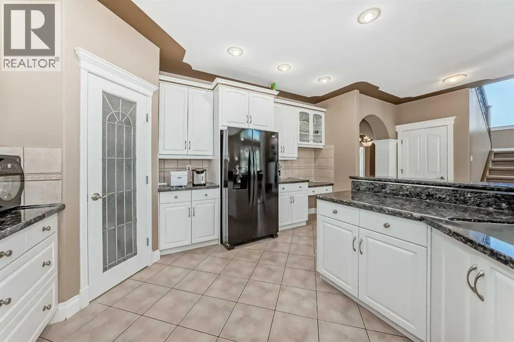 73 Simcoe Close SW