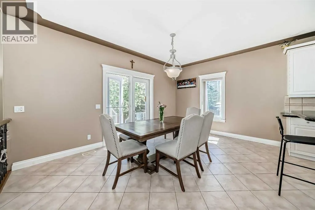 73 Simcoe Close SW