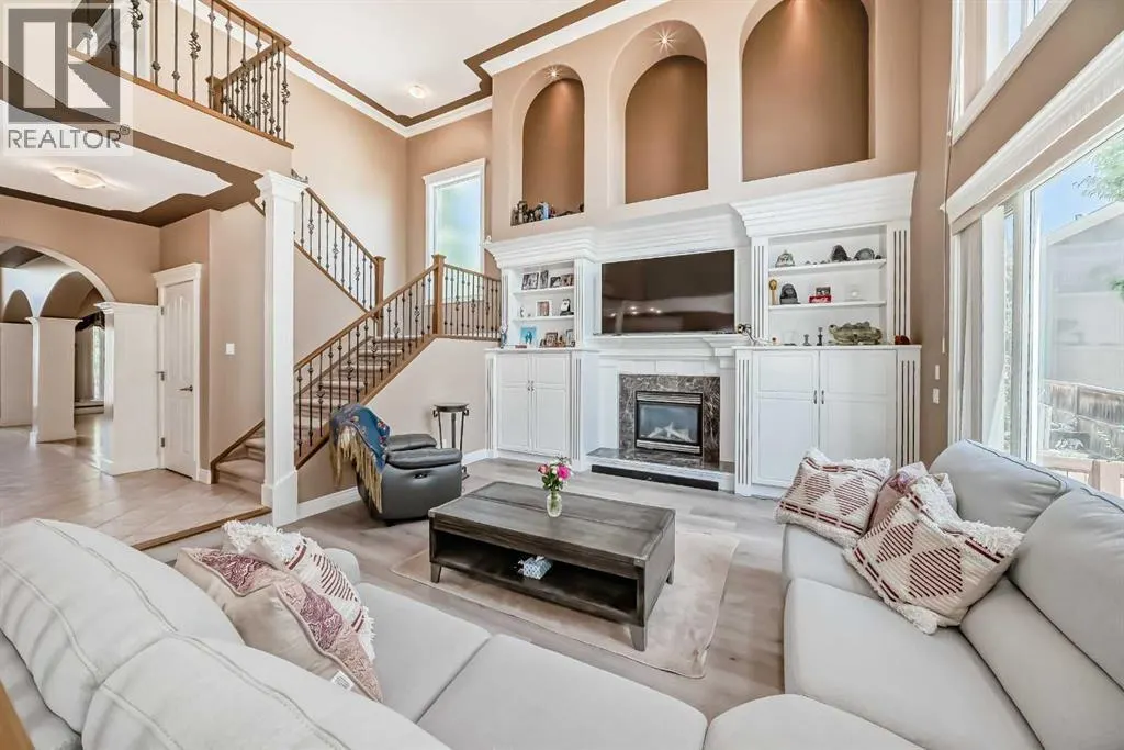 73 Simcoe Close SW
