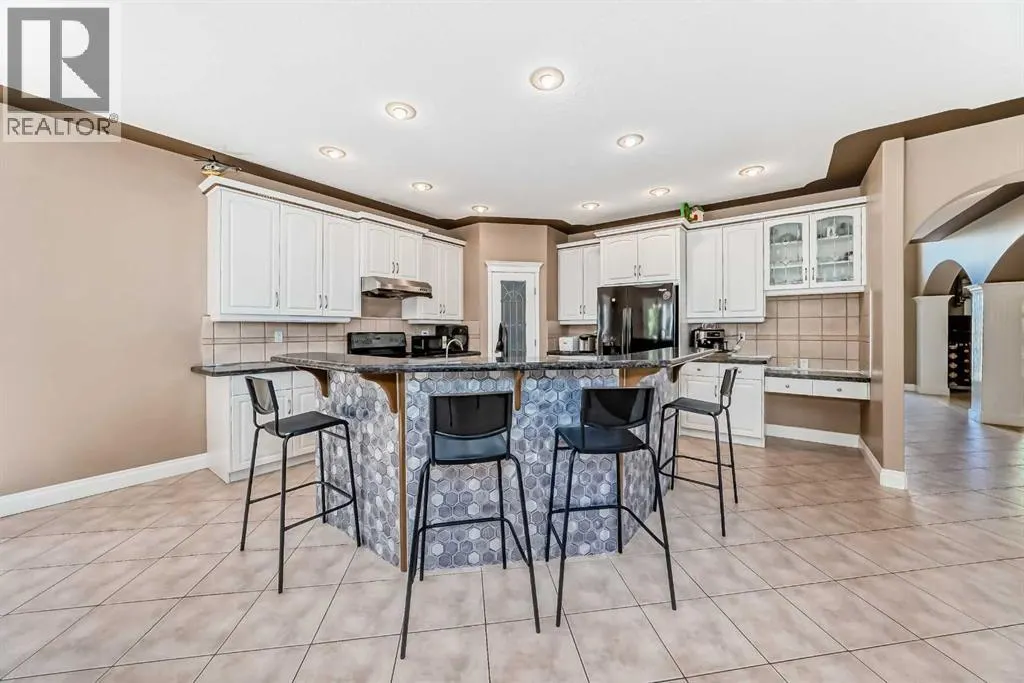 73 Simcoe Close SW
