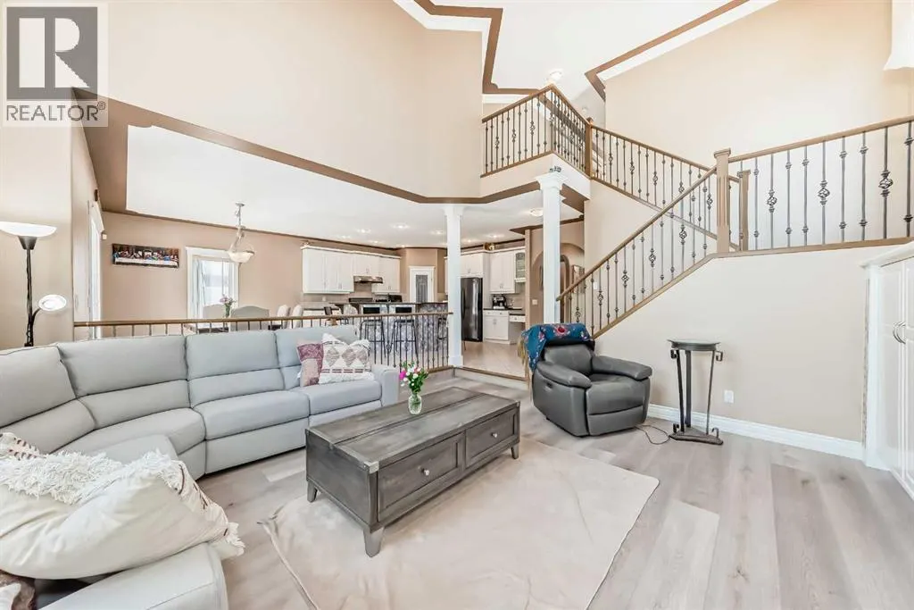73 Simcoe Close SW