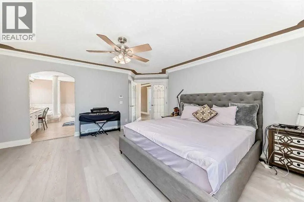73 Simcoe Close SW