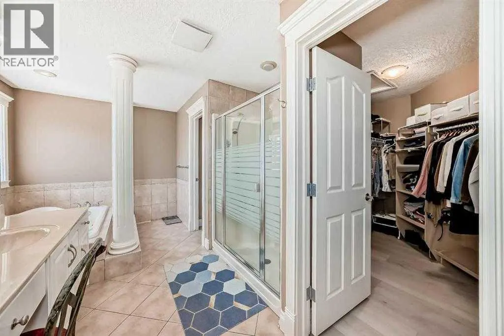 73 Simcoe Close SW