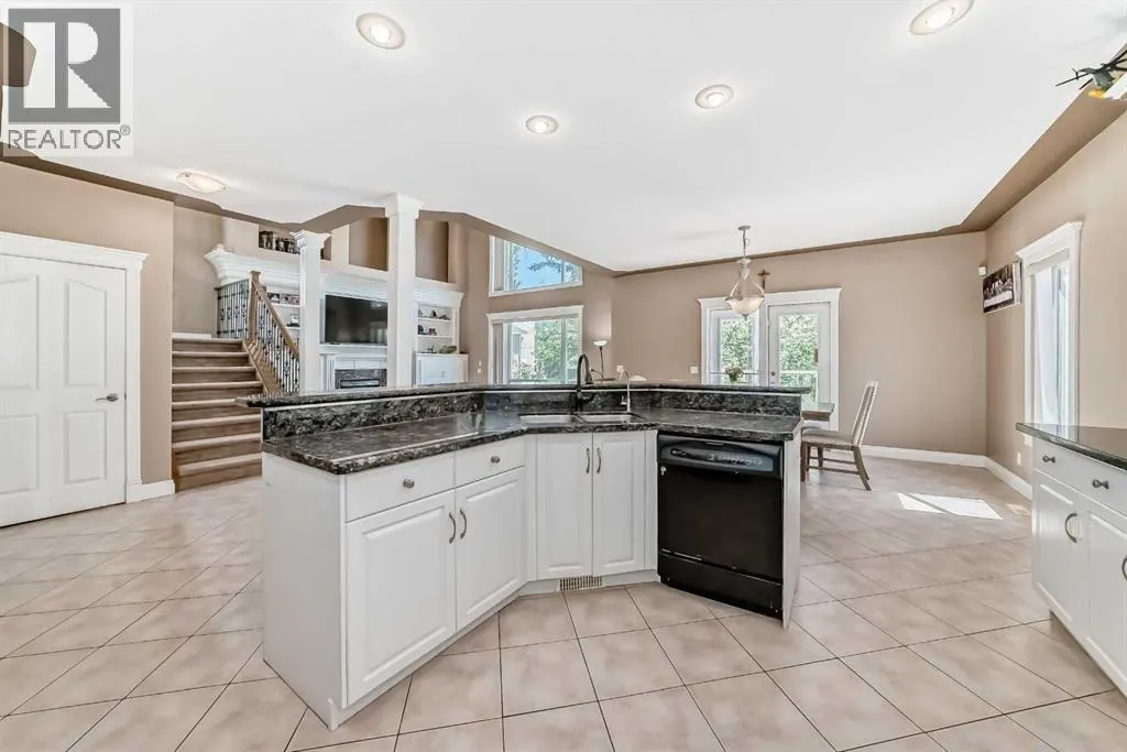 73 Simcoe Close SW