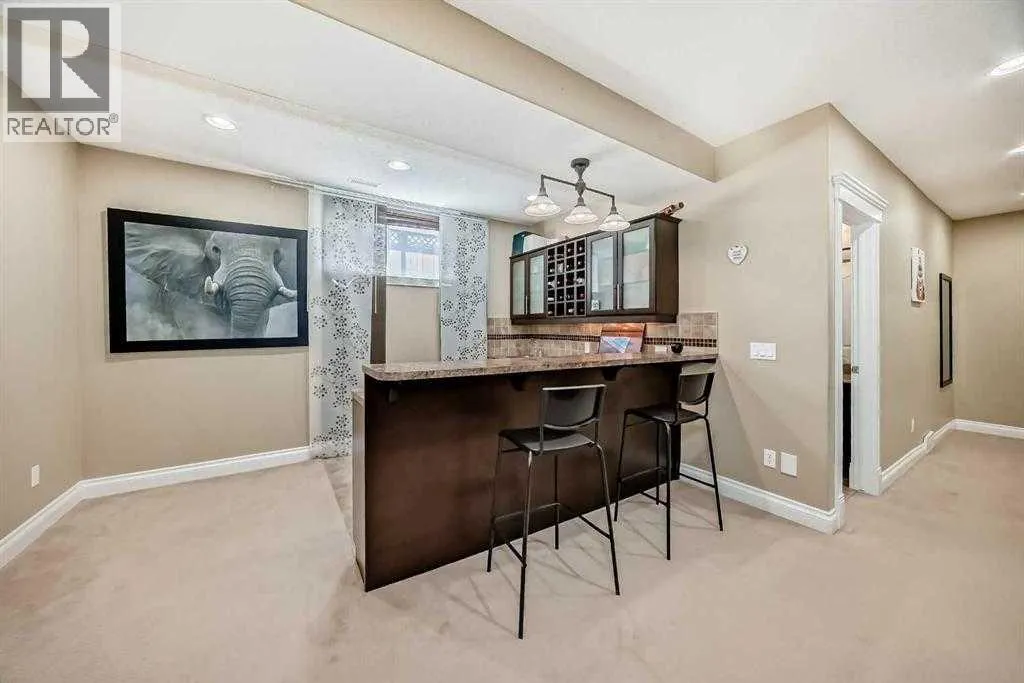 73 Simcoe Close SW