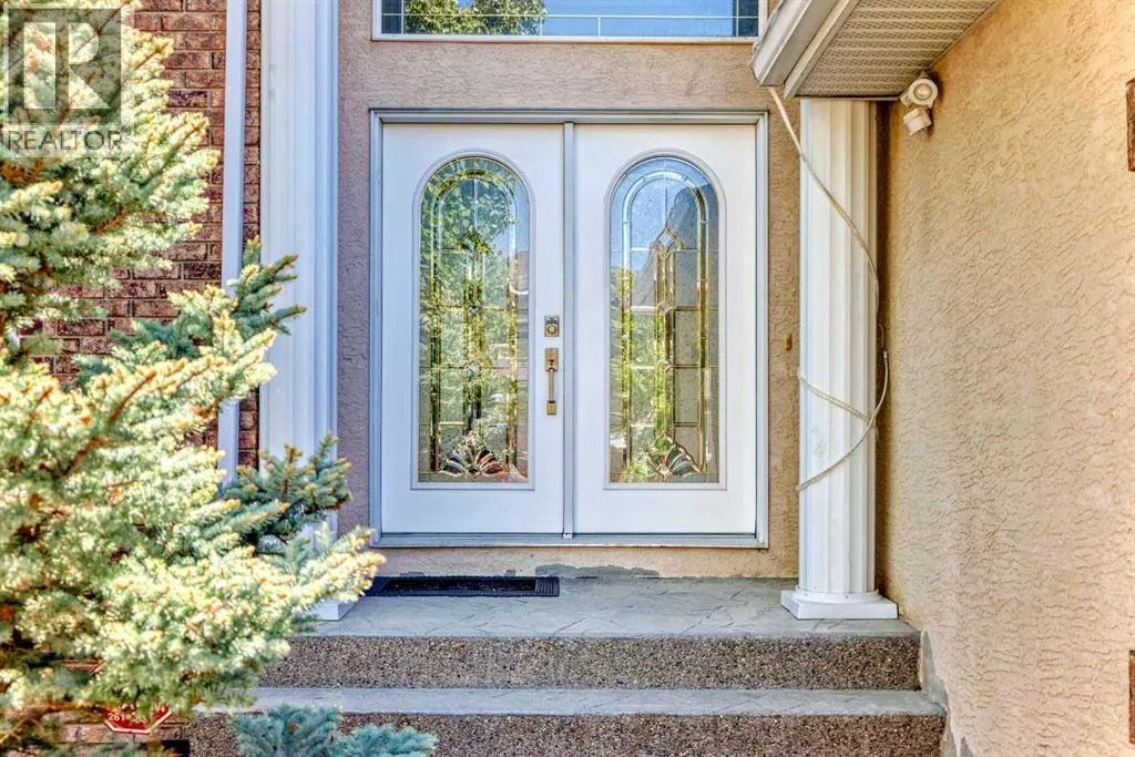 73 Simcoe Close SW