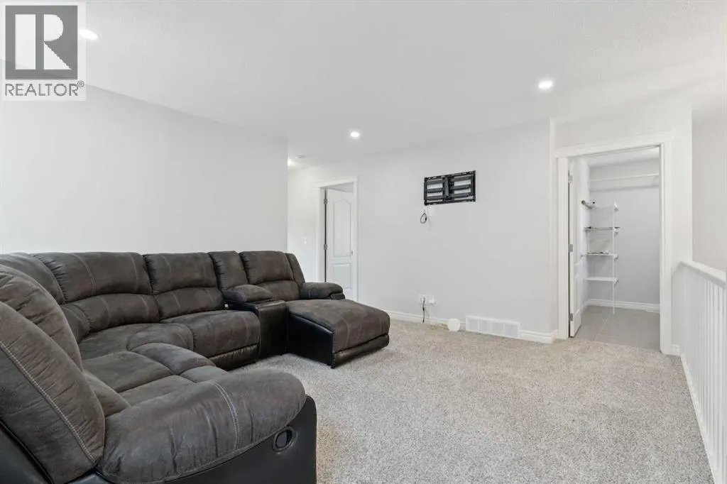 246 Evansglen Drive NW