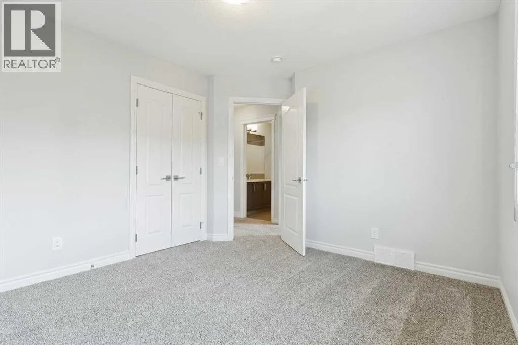 246 Evansglen Drive NW