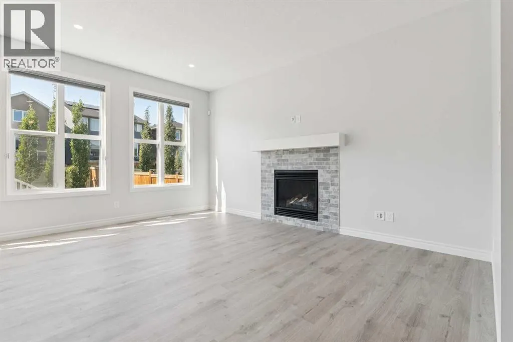246 Evansglen Drive NW