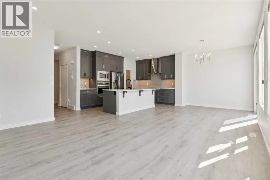 246 Evansglen Drive NW