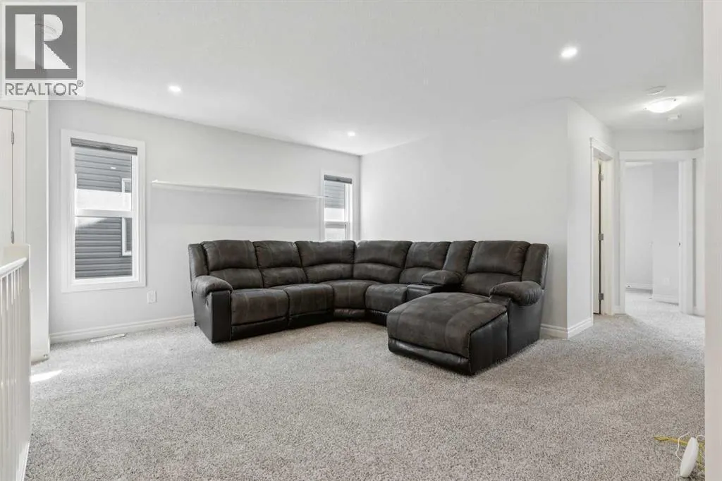246 Evansglen Drive NW