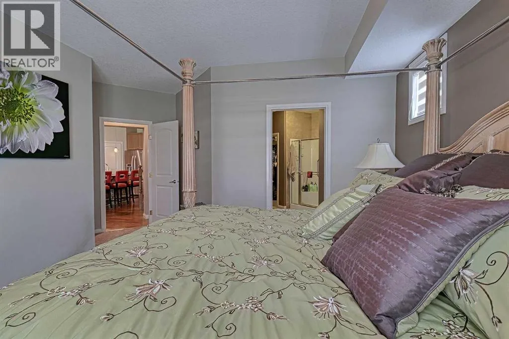 223 Sunset Square