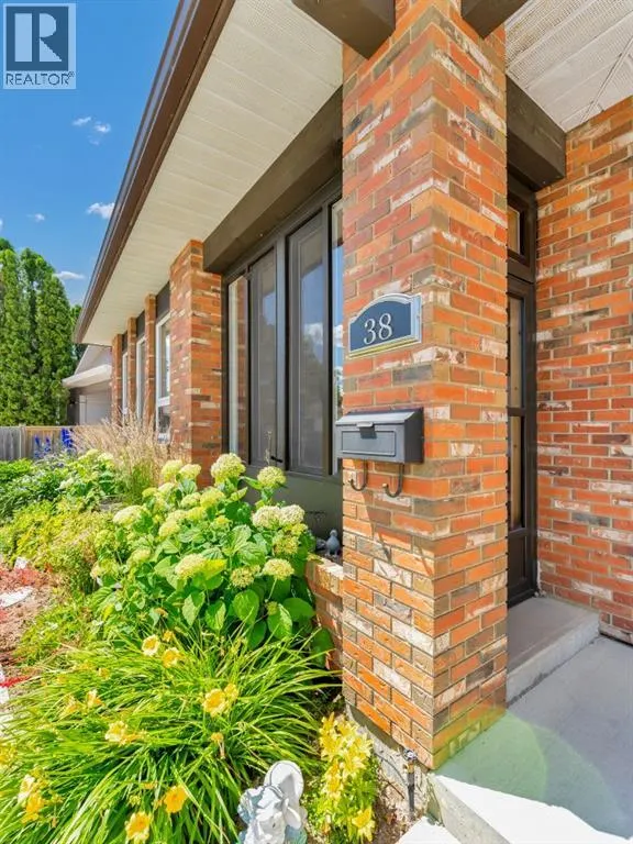38 Rossland Crescent SE
