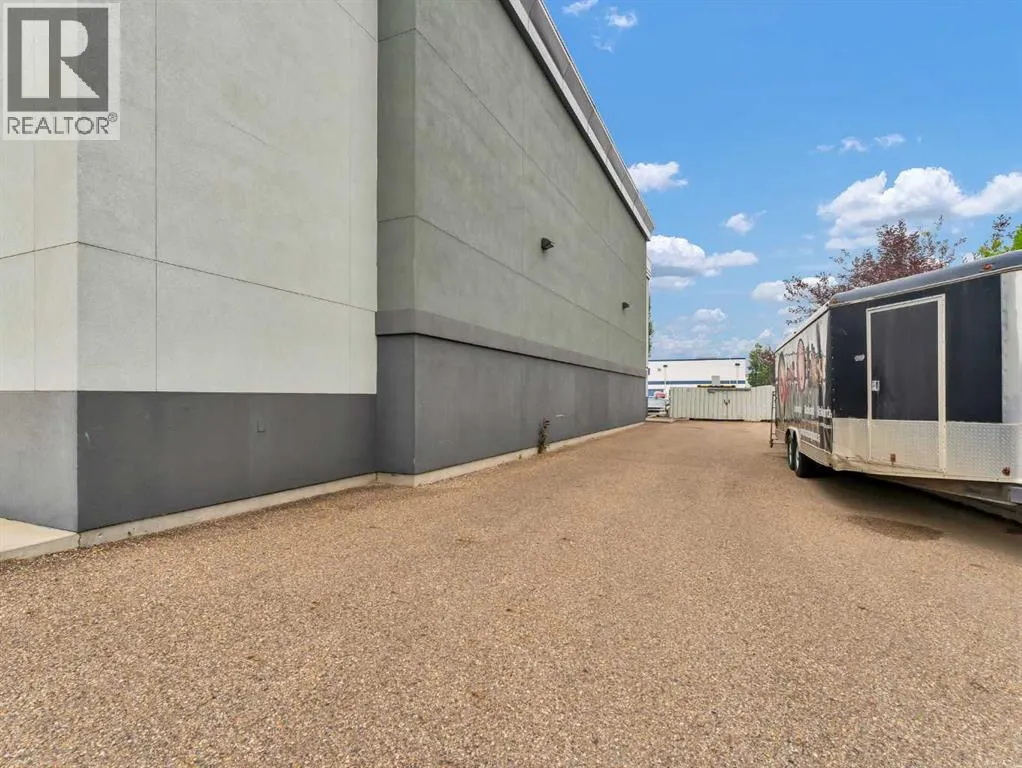 2, 2010 Strachan Road SE