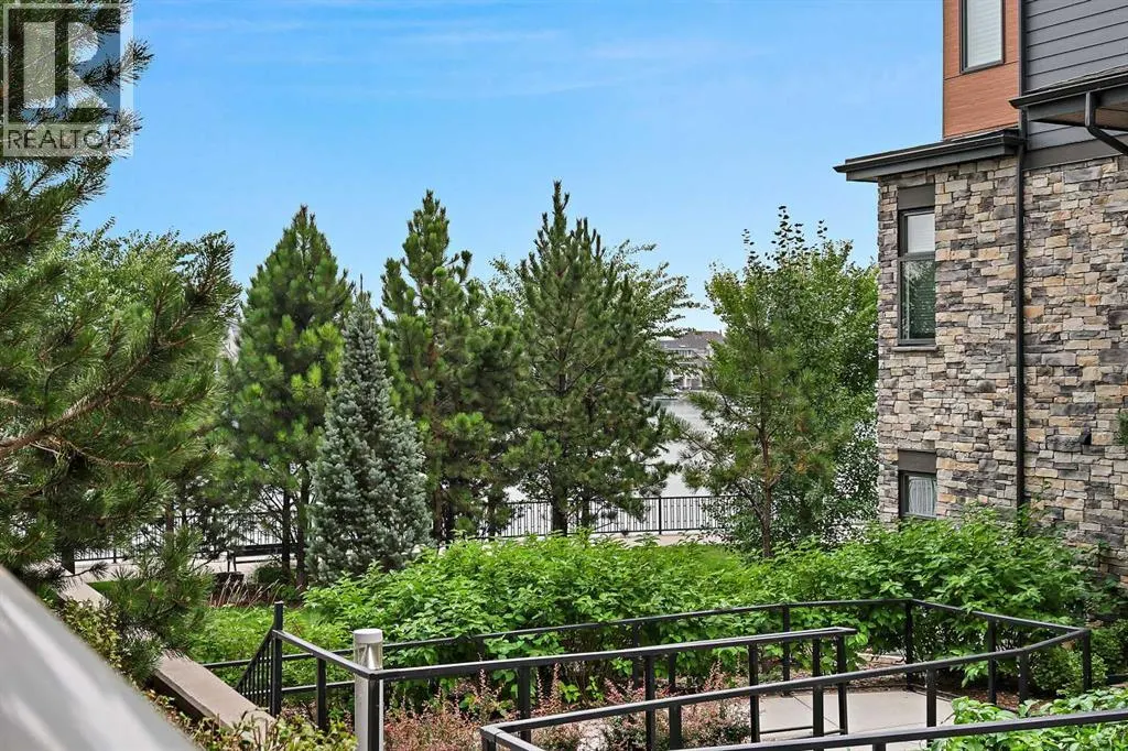 104, 11 Mahogany Circle SE