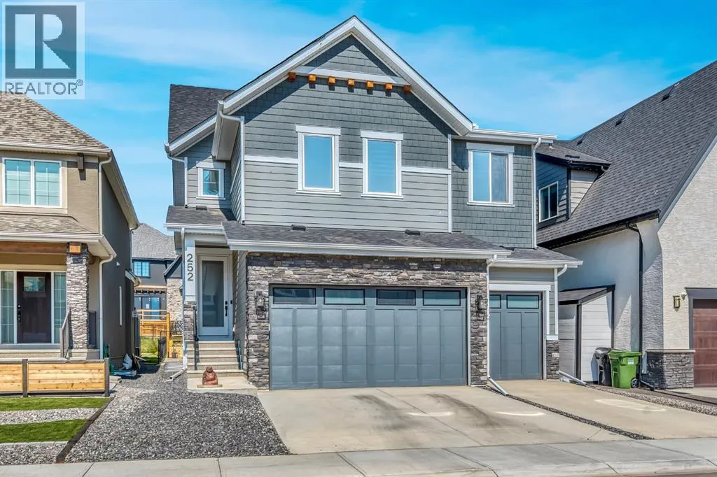 252 Marina Grove SE