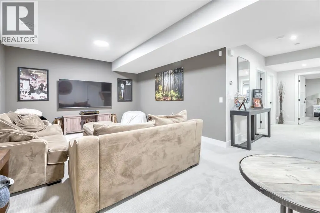 252 Marina Grove SE