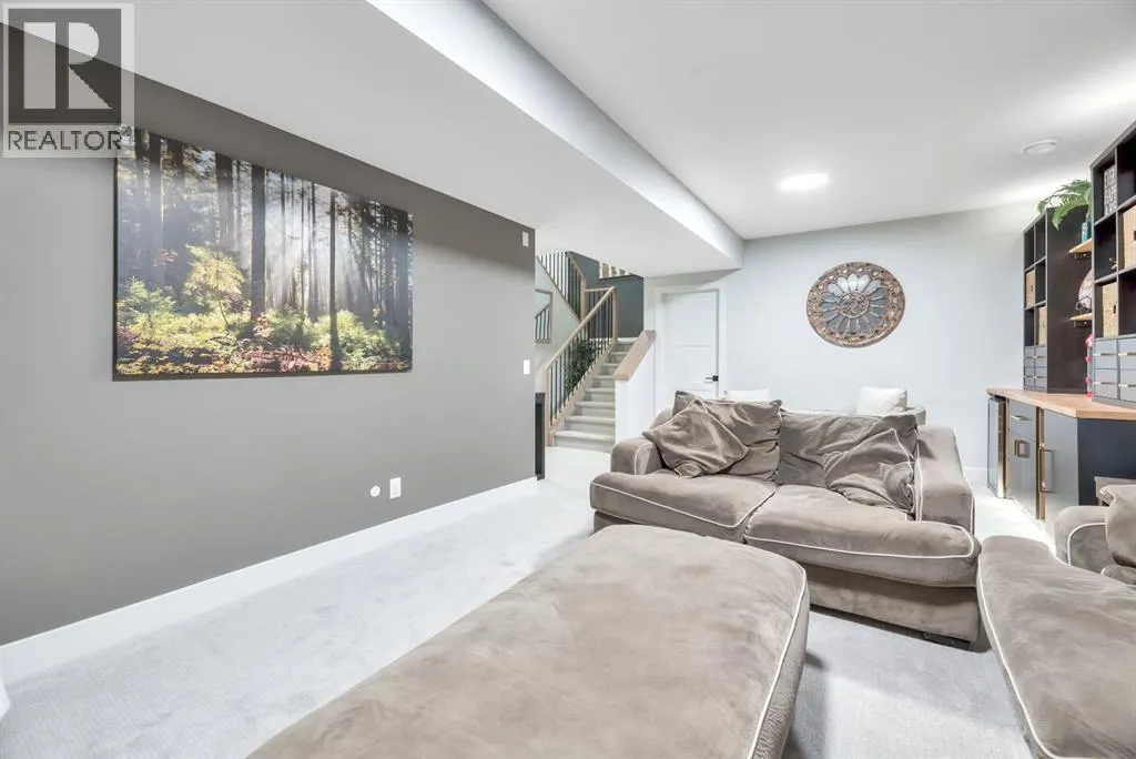 252 Marina Grove SE
