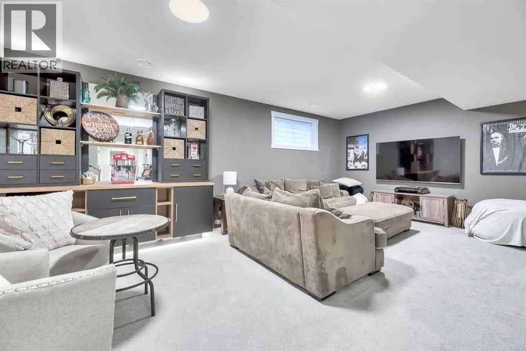 252 Marina Grove SE