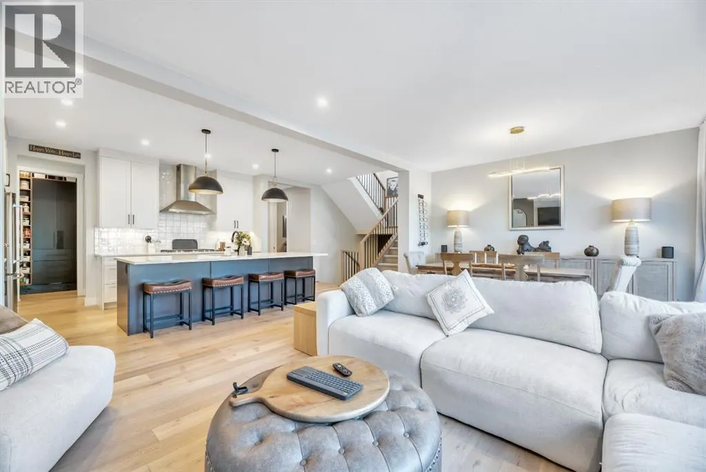 252 Marina Grove SE