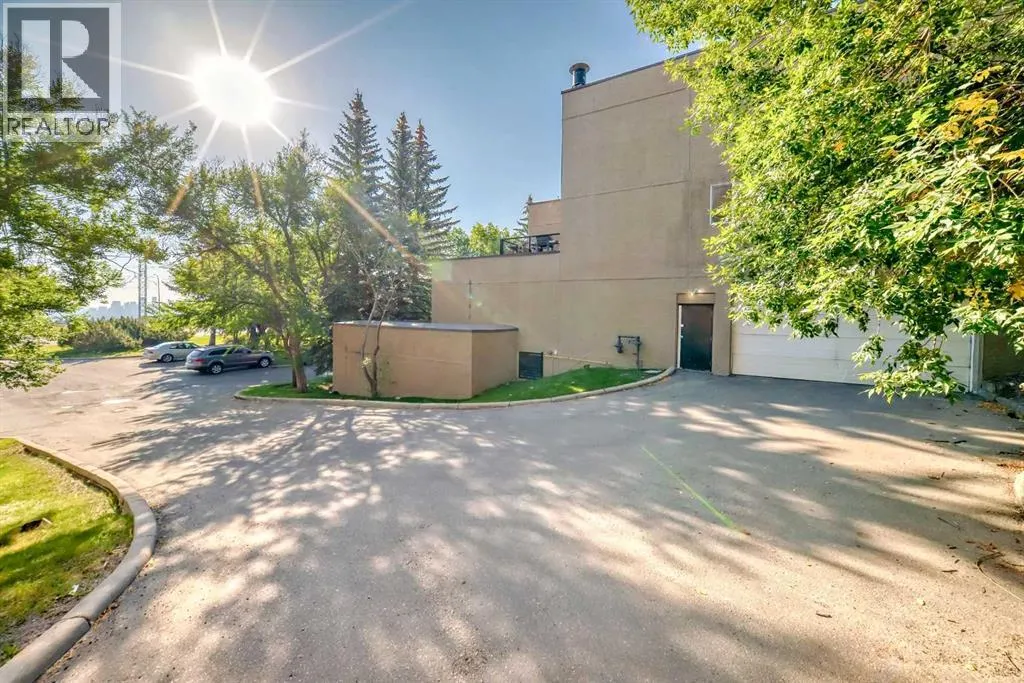 10, 305 Village Mews SW