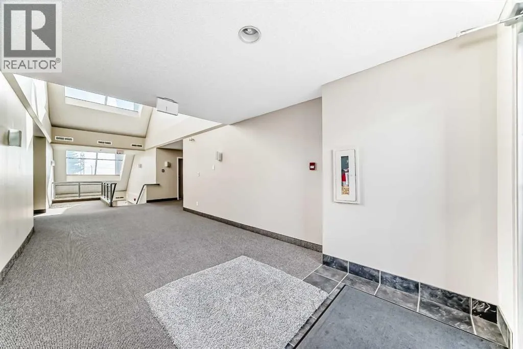 10, 305 Village Mews SW