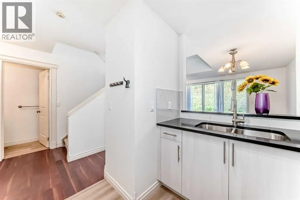 10, 305 Village Mews SW