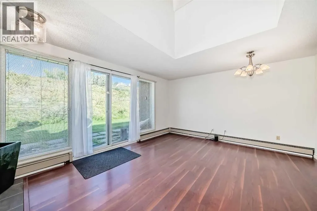 10, 305 Village Mews SW