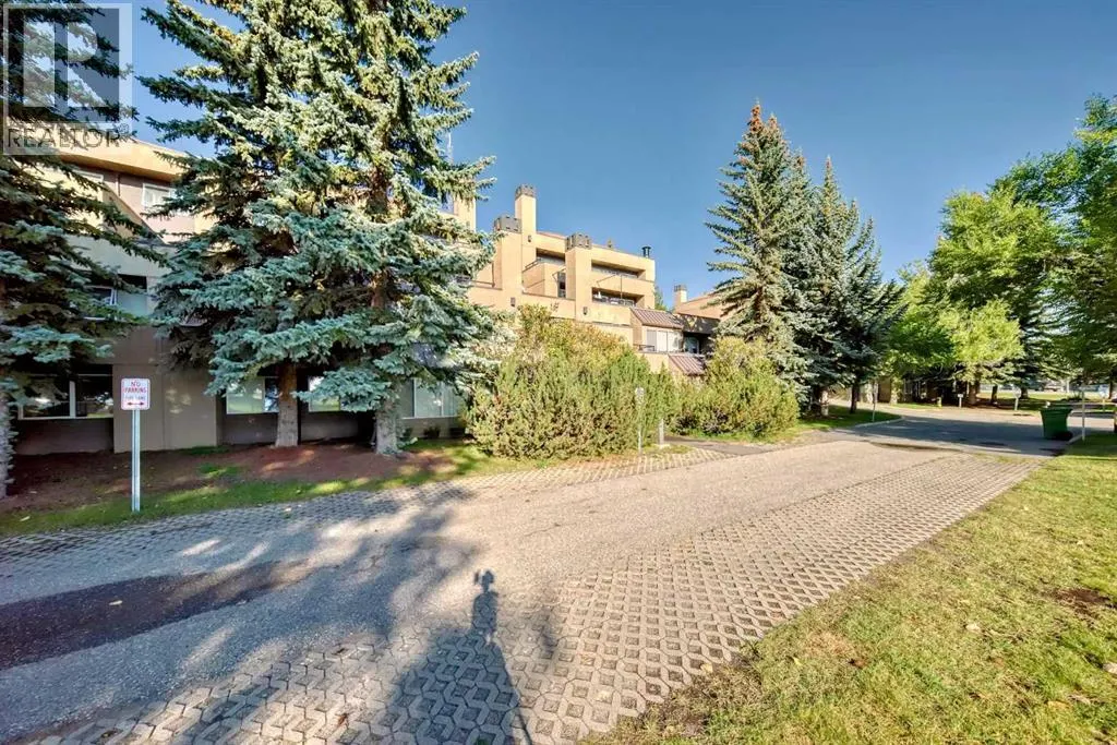10, 305 Village Mews SW
